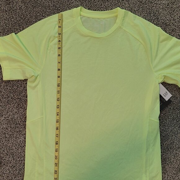Gap Fit Alluring Yello Train Tee Shirt New with TAG! - Picture 9 of 12